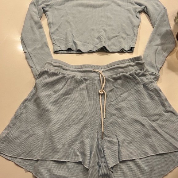 Mate the label organic blue thermal LS top and drawstring shorts set M - Picture 4 of 4